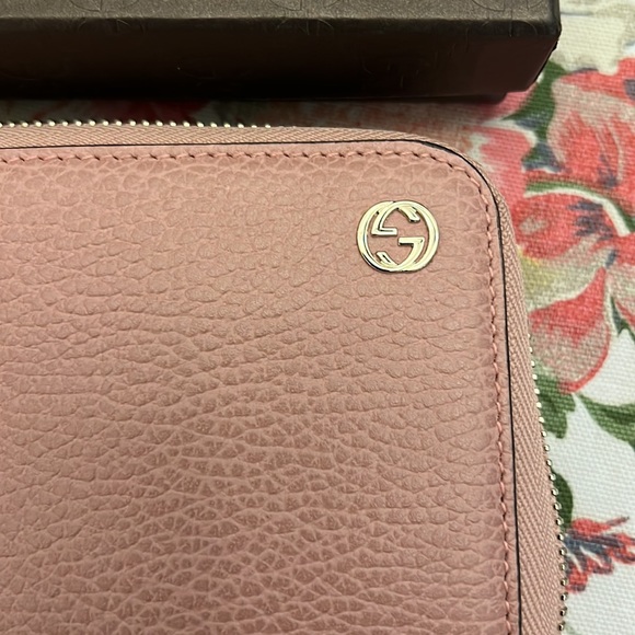 Pink Leather Gucci Logo wallet - Picture 4 of 6